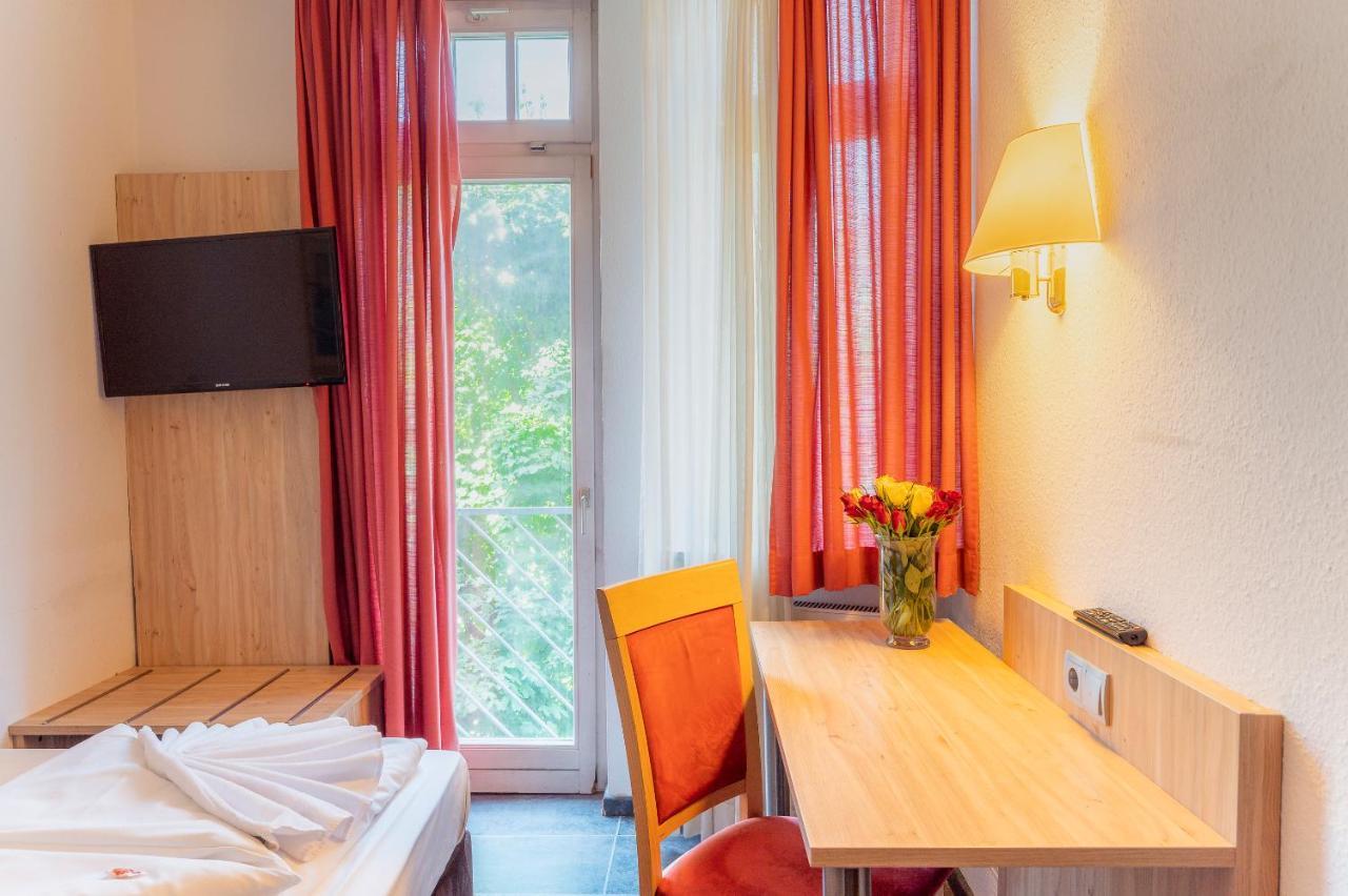 Astoria Am Urachplatz Hotel 3*