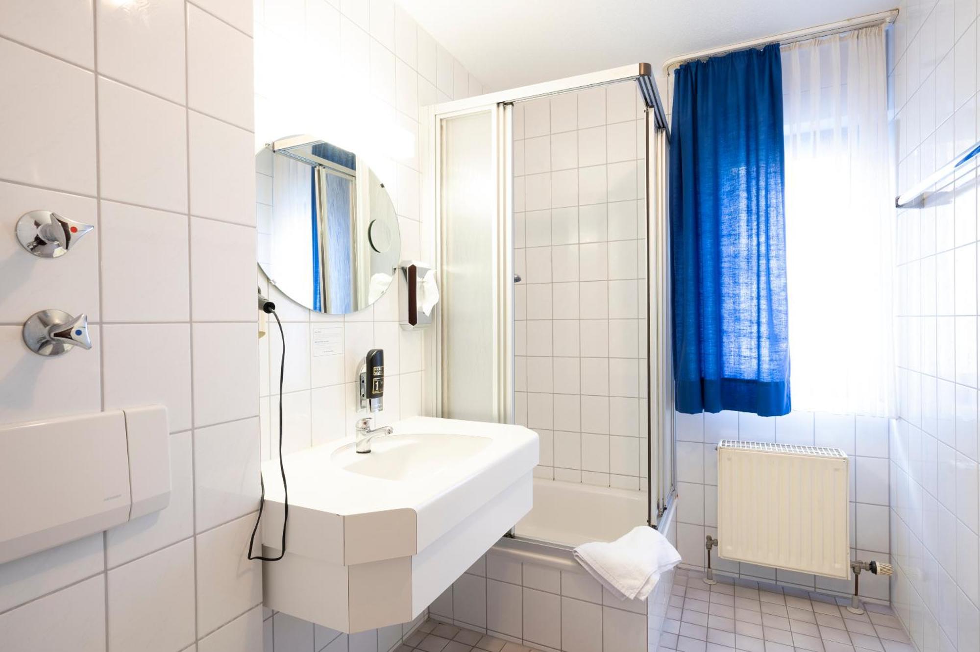 Hotel Astoria Am Urachplatz 3*